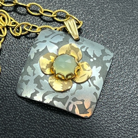 Holly Yashi niobium handmade gold tone oval link chain necklace flower pendant - Picture 4 of 16